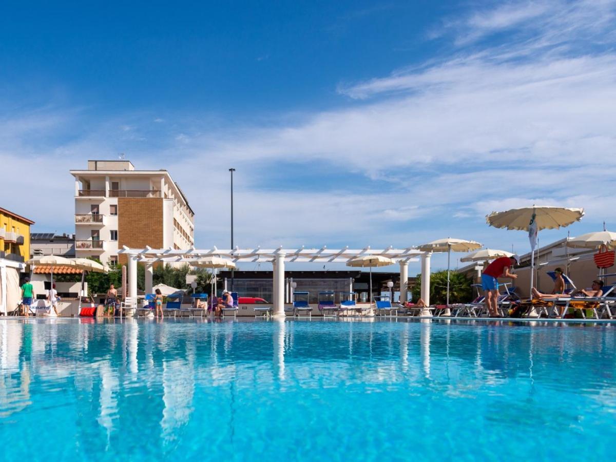 Hotel Tokio Village - Azzurro Club Lido Di Savio Εξωτερικό φωτογραφία